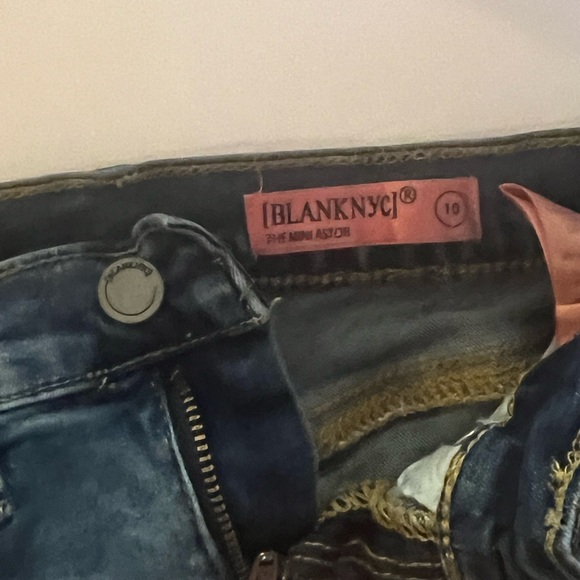 Cutest Blank NYC Jean Shorts - Picture 2 of 3